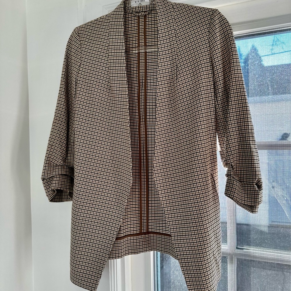 Babaton Black and White Blazer with Three-Quarter Sleeves